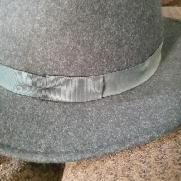 Stylish Gray Wool Fedora Hat - Picture 4 of 5